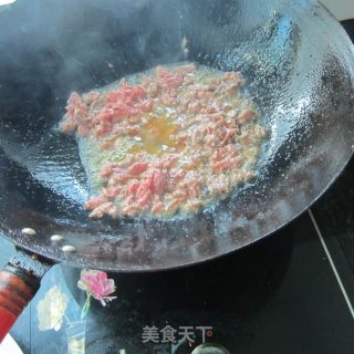 西芹洋葱炒牛肉的做法步骤：3