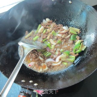 西芹洋葱炒牛肉的做法步骤：8