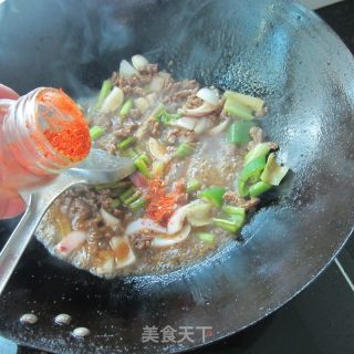 西芹洋葱炒牛肉的做法步骤：9