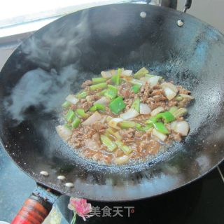 西芹洋葱炒牛肉的做法步骤：10