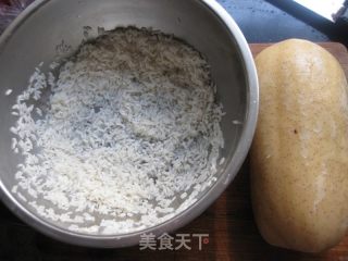糯米藕的做法步骤：1