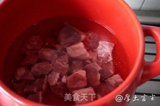 清炖牛肉萝卜的做法步骤：1