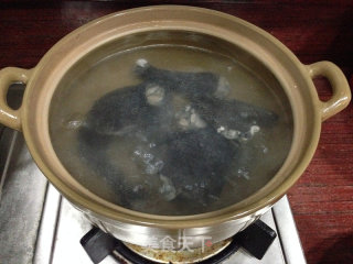 活血美容乌鸡汤的做法步骤：2