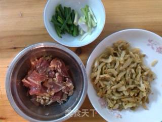 葱香榨菜炒肉片的做法步骤：1