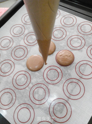 甜甜蜜蜜之巧克力马卡龙的做法步骤：11