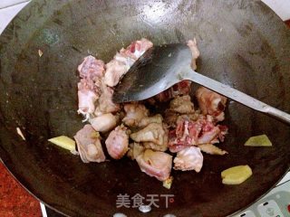 马蹄焖鸡块的做法步骤：4