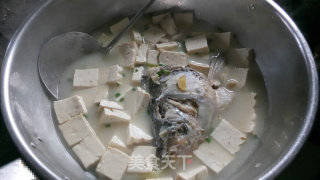 鱼头炖豆腐的做法步骤：6