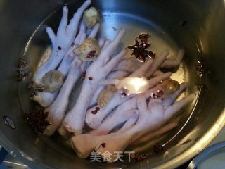 泡椒凤爪的做法步骤：2