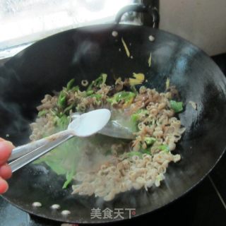 木耳小肠丝的做法步骤：5