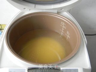 黑芝麻玉米面粥的做法步骤：2