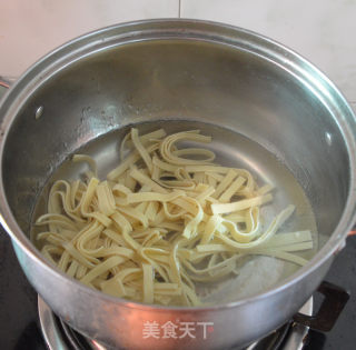 拌千张芹菜的做法步骤：5