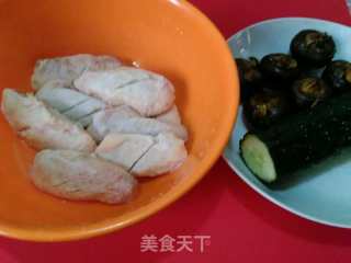 马蹄可乐鸡翅的做法步骤：1