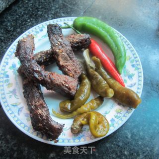 酸辣腊牛肉的做法步骤：1