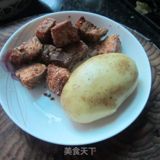 土豆肉丁的做法步骤：1