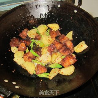 土豆片回锅肉的做法步骤：8