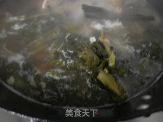酸菜鸡汤的做法步骤：4