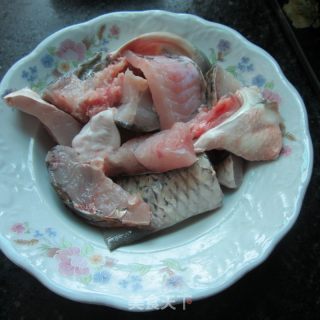 干烧鱼的做法步骤：1