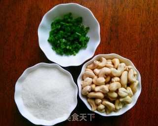 挂霜腰果的做法步骤：1