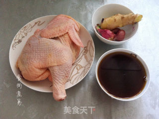 黑糯米酒煲鸡汤的做法步骤：1