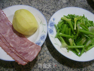 培根芹菜炒土豆的做法步骤：1