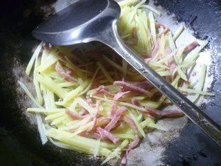 培根芹菜炒土豆的做法步骤：6
