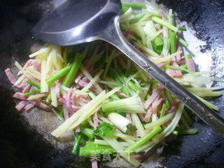 培根芹菜炒土豆的做法步骤：7