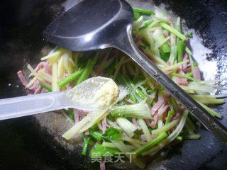 培根芹菜炒土豆的做法步骤：9
