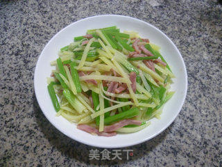 培根芹菜炒土豆的做法步骤：11