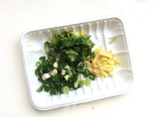 简单易做鲜美香菇鸡汤的做法步骤：2