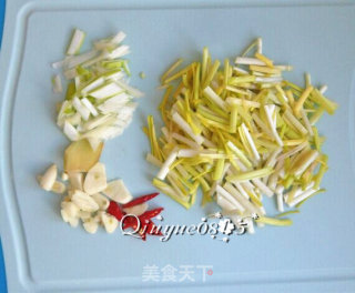 肉丝蒜黄的做法步骤：2