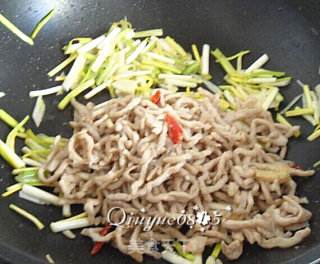 肉丝蒜黄的做法步骤：7