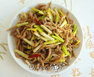 肉丝蒜黄的做法步骤：8