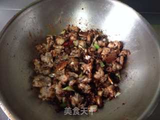 石锅啤酒牛蛙的做法步骤：12