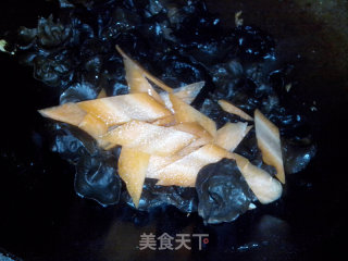 木耳炒鸡蛋的做法步骤：5