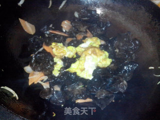 木耳炒鸡蛋的做法步骤：6