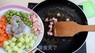 什锦虾仁炒饭——宝宝爱吃的做法步骤：5
