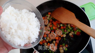 什锦虾仁炒饭——宝宝爱吃的做法步骤：8