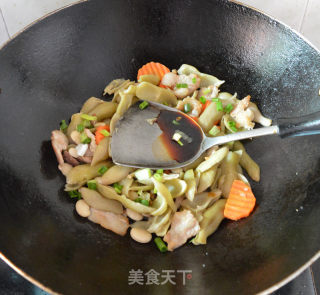 五花肉炒蚕豆的做法步骤：7