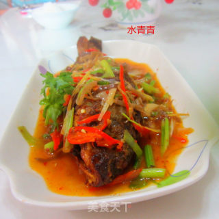 木耳芹菜丝烧全鱼的做法步骤：11