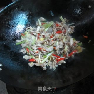 西芹大蒜炒猪肚的做法步骤：8