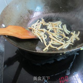 鱿鱼豆腐萝卜丝的做法步骤：2
