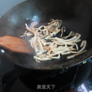鱿鱼豆腐萝卜丝的做法步骤：3