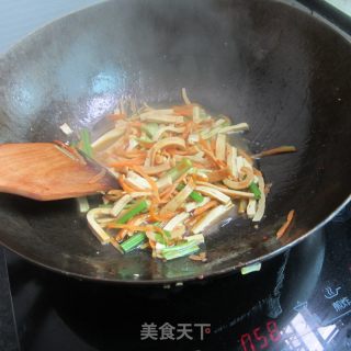 鱿鱼豆腐萝卜丝的做法步骤：7
