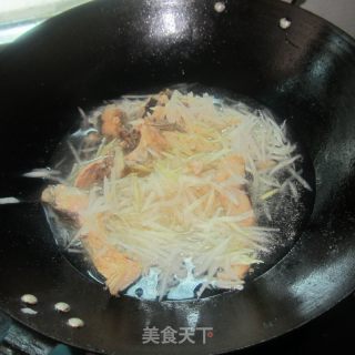腐乳萝卜丝煮鱼的做法步骤：8