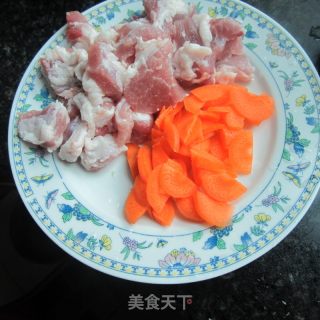 胡萝卜猪肉丸子的做法步骤：1