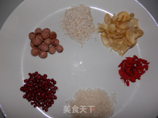 莲子百合枸杞粥的做法步骤：1