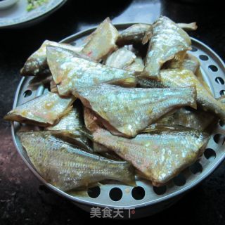 豆豉蒜米鱼的做法步骤：2