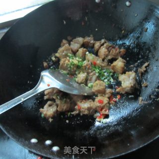 酱油炒排骨的做法步骤：10