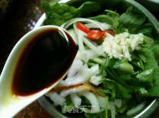 生拌茼蒿的做法步骤：4