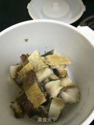 五花肉烧咸鱼的做法步骤：1